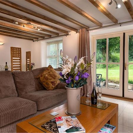 Finest Retreats - The Cottage - Luxury 1 Bed Cottage Rhydymwyn Exterior photo