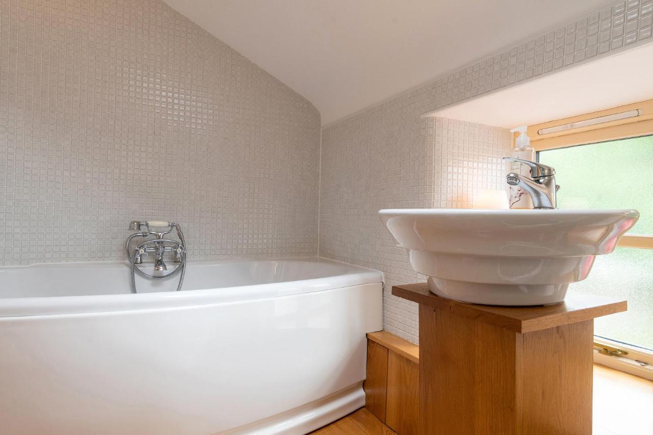 Finest Retreats - The Cottage - Luxury 1 Bed Cottage Rhydymwyn Exterior photo